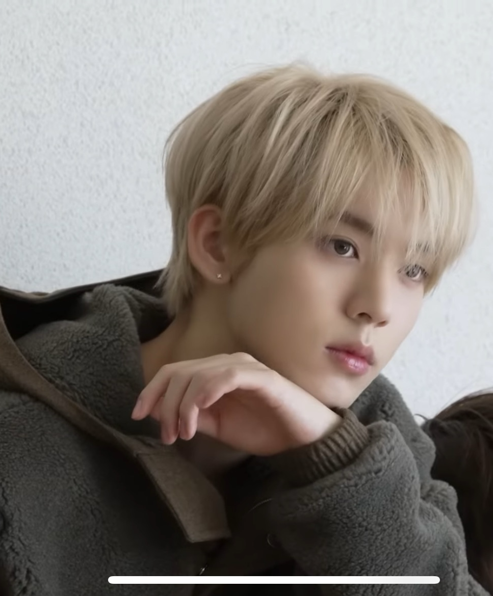 A moment captured by Han Yujin (ZEROBASEONE)'s fan