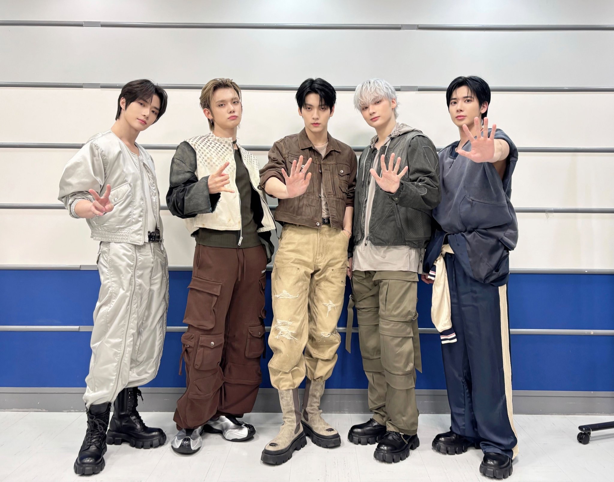 투모로우바이투게더 최근 활동샷