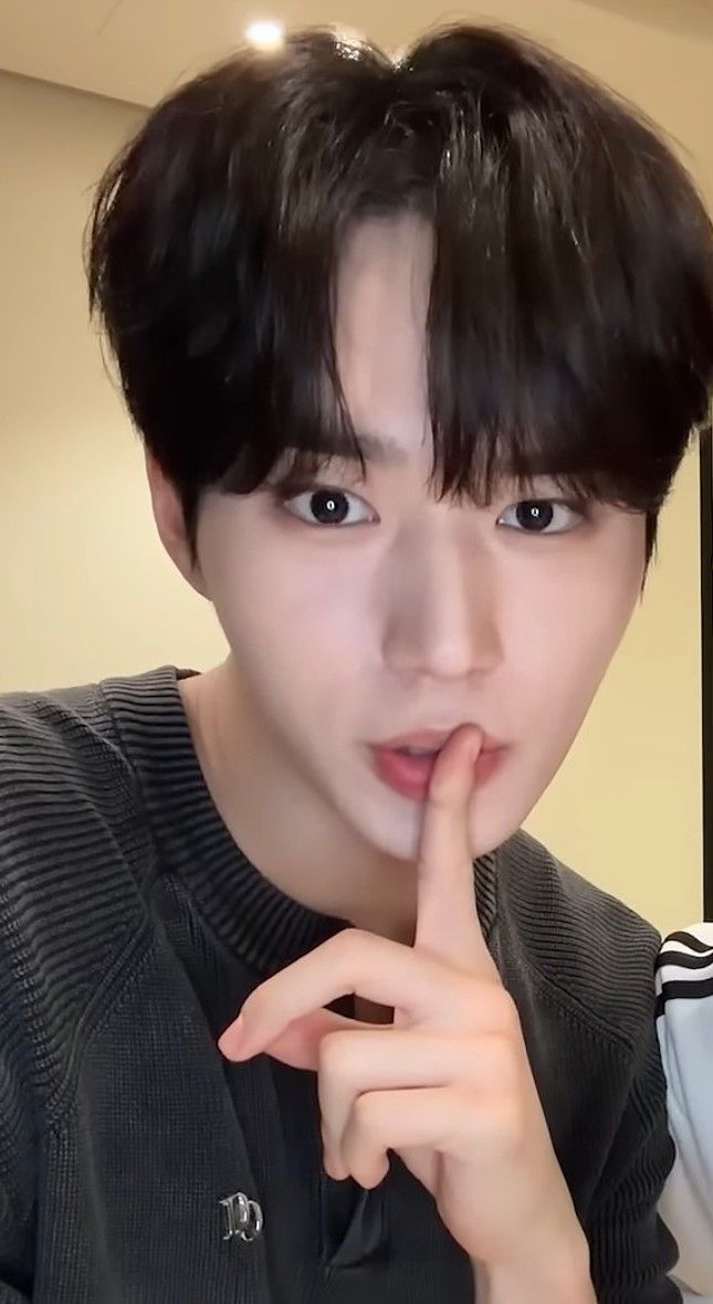 Fan-made special wallpaper for Kim Junseo (ALPHA DRIVE ONE)