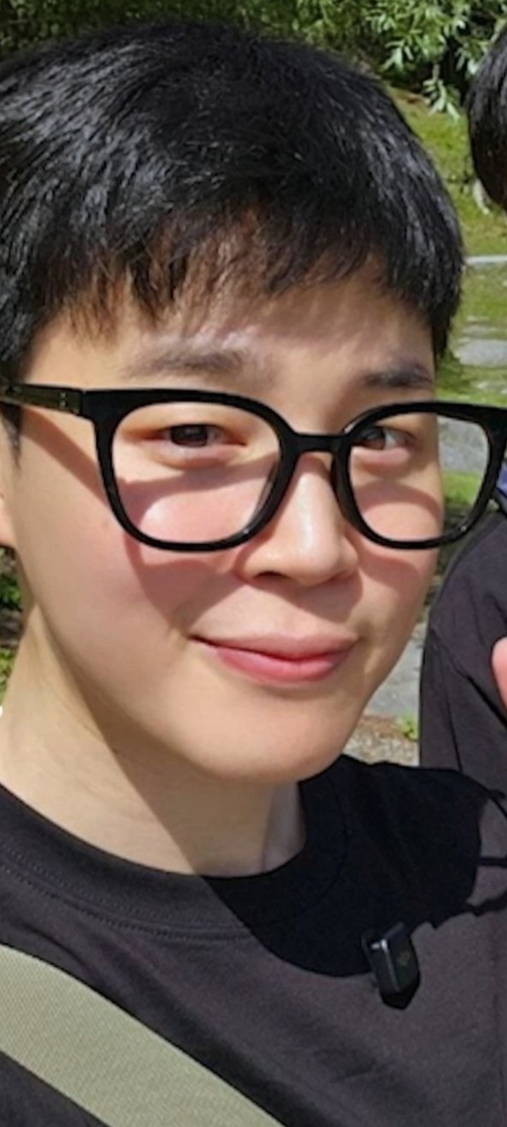 粉絲為智旻 (防彈少年團)分享的感性桌布