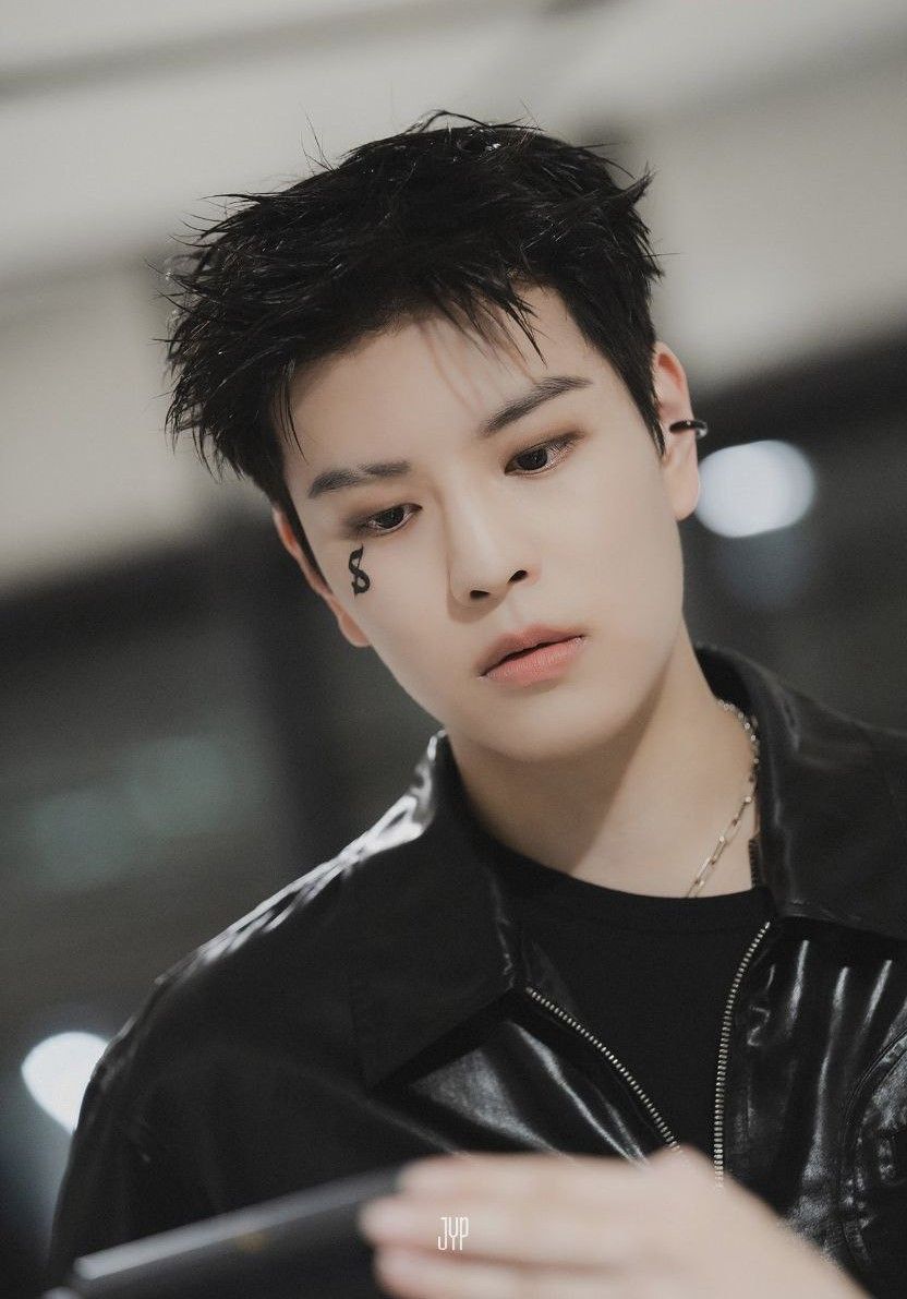 Foto aktivitas terbaru Seungmin (Stray Kids)