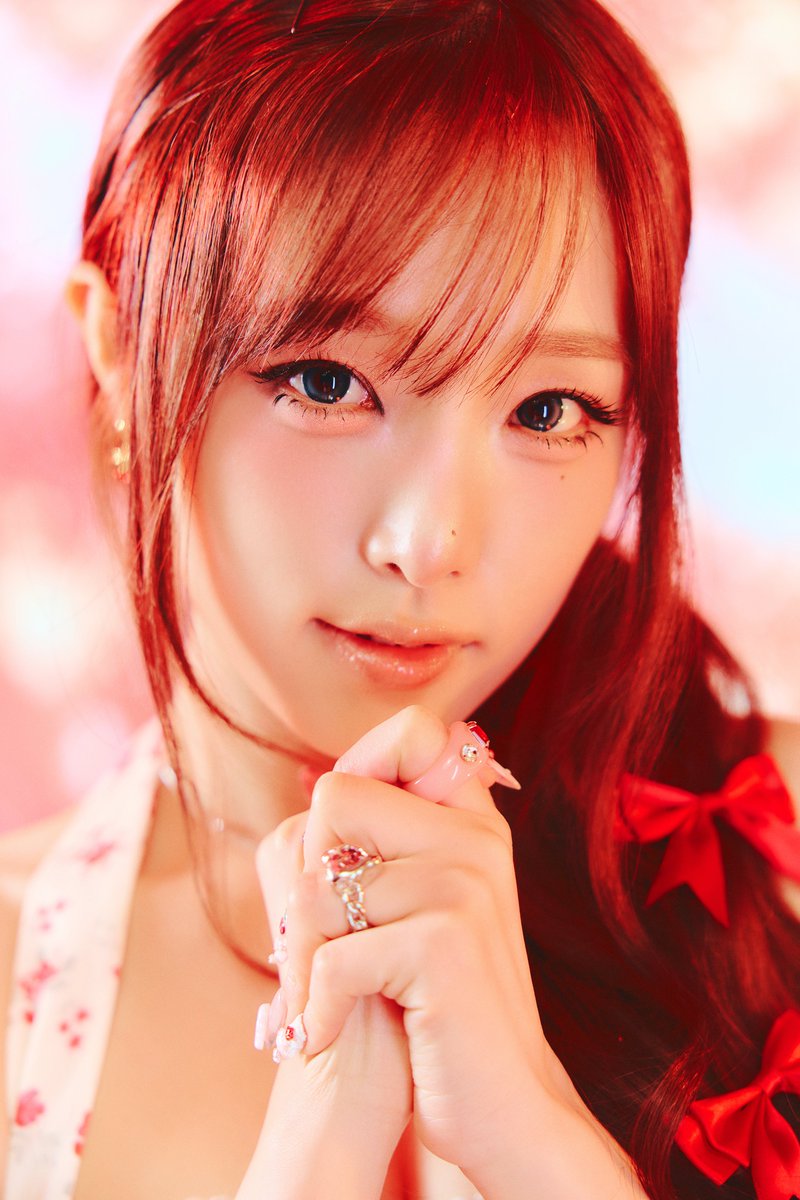 Behind-the-scenes cut of Choi Yena