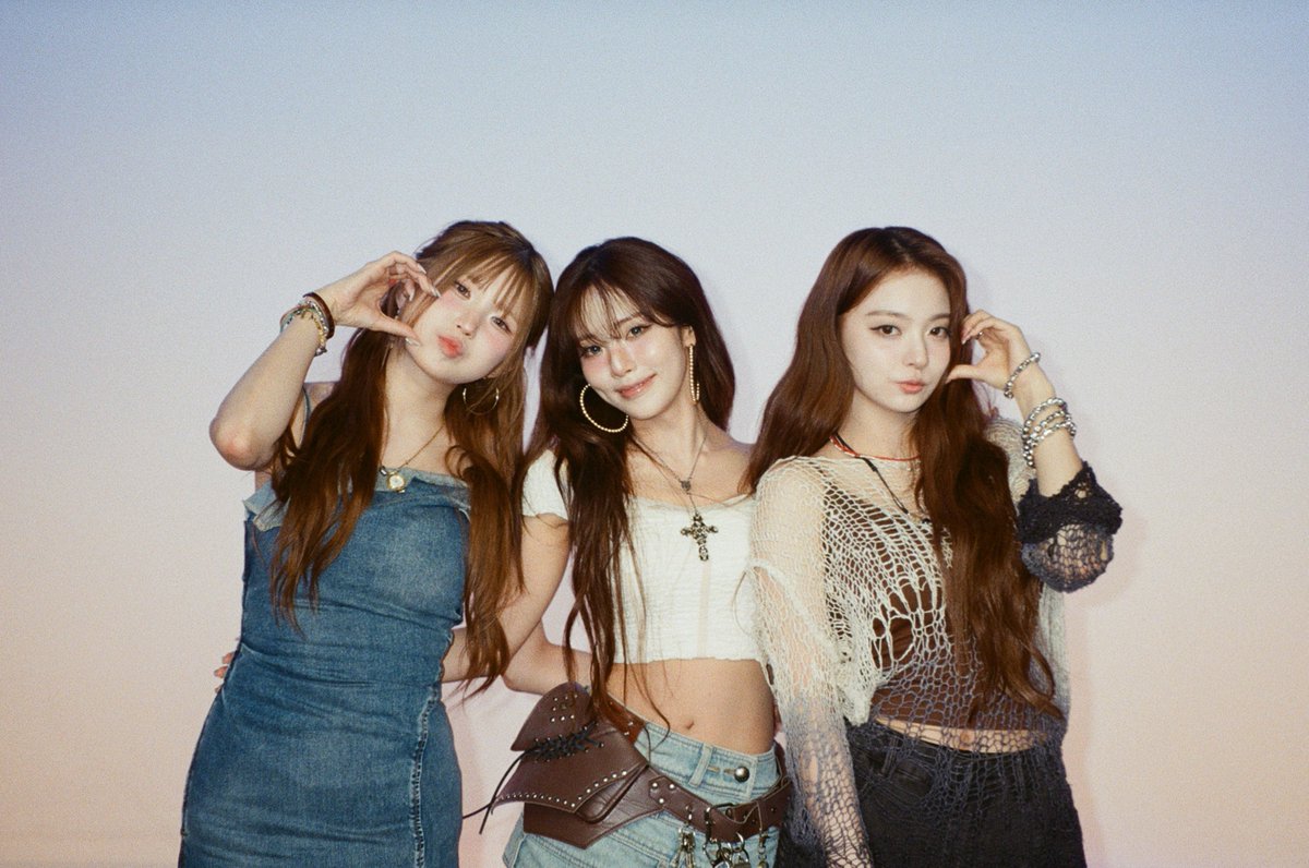 Behind-the-scenes cut of fromis (9)