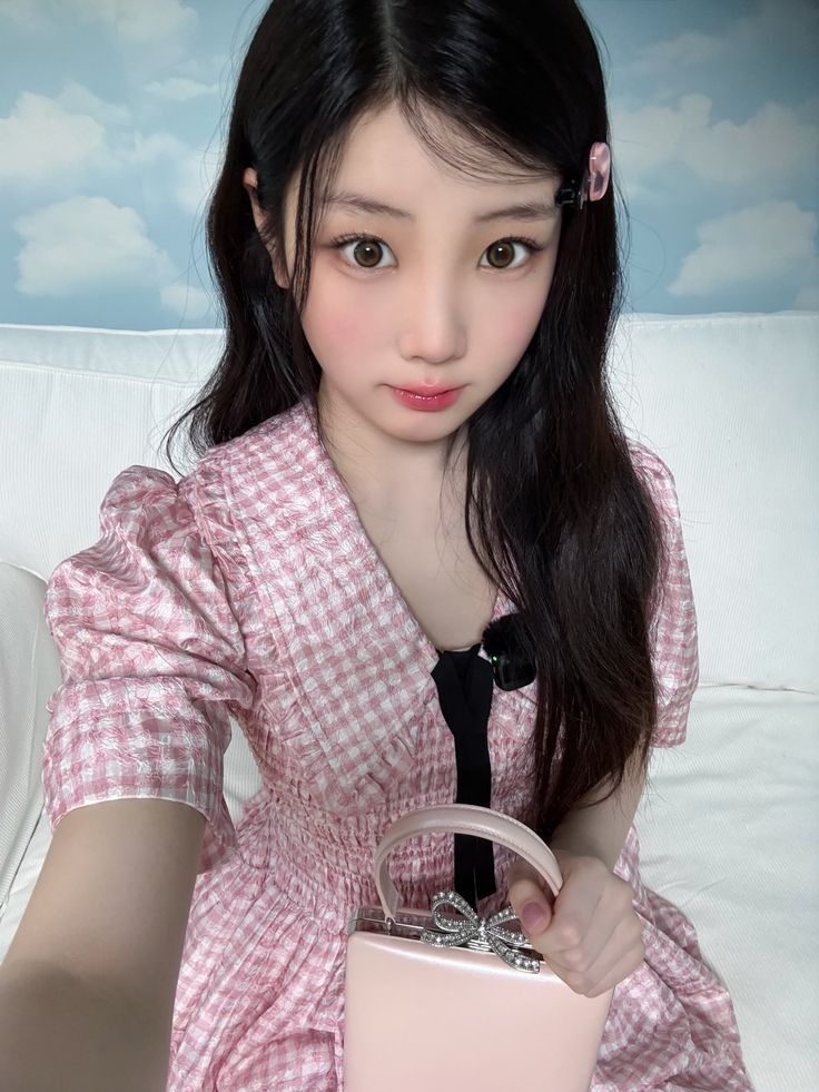 Recent activity shot of Wonhee (ILLIT)