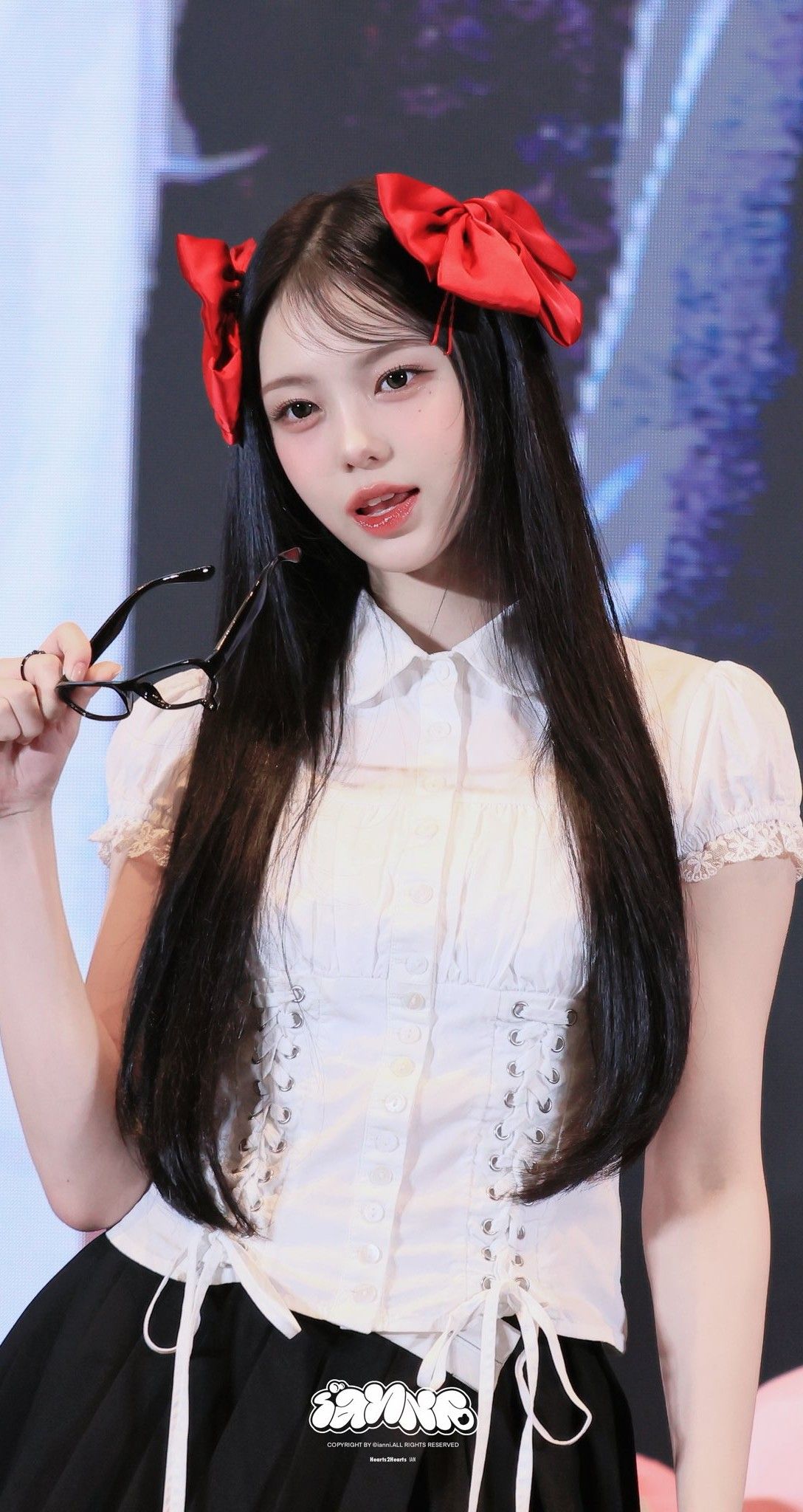 A moment captured by Ian (Hearts2Hearts)'s fan