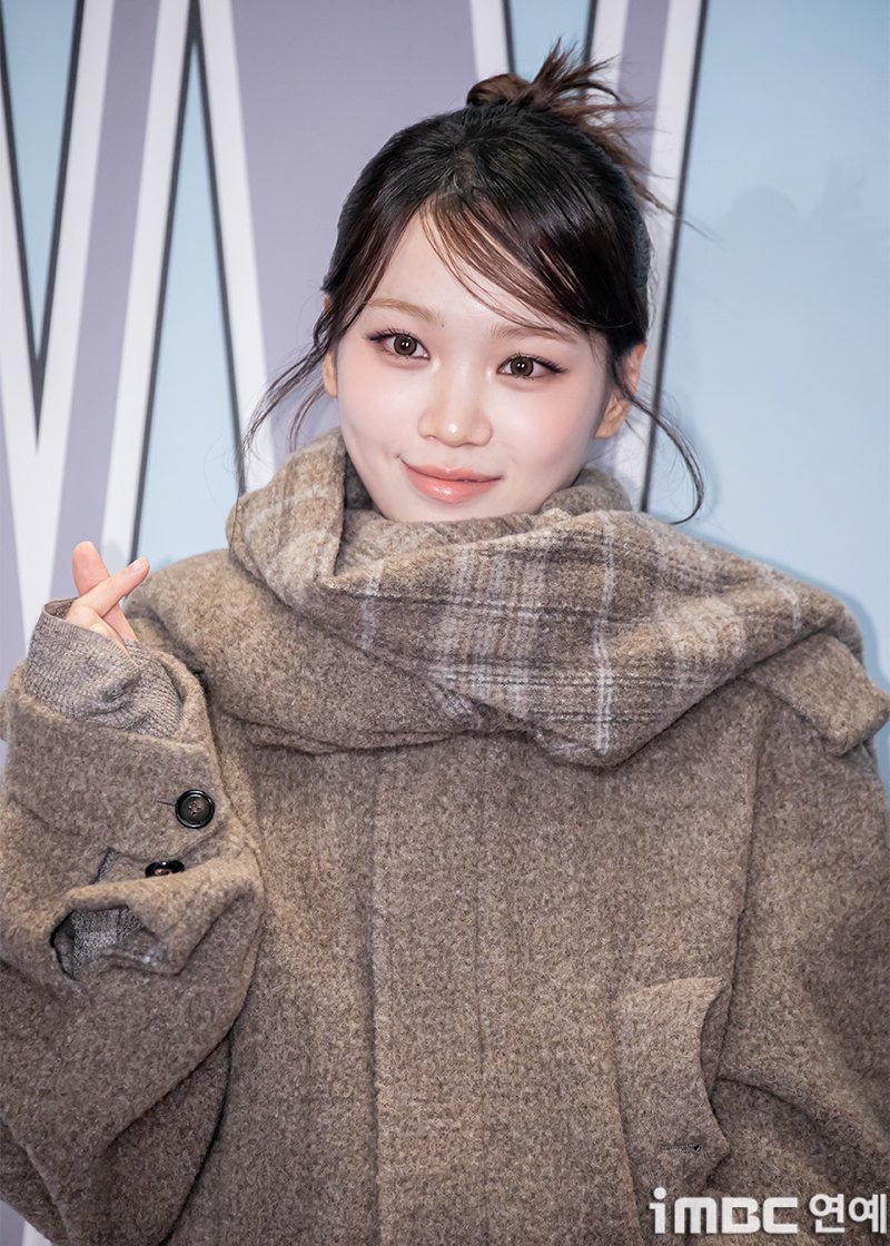 Latest photo of Kim Chaewon (LE SSERAFIM)