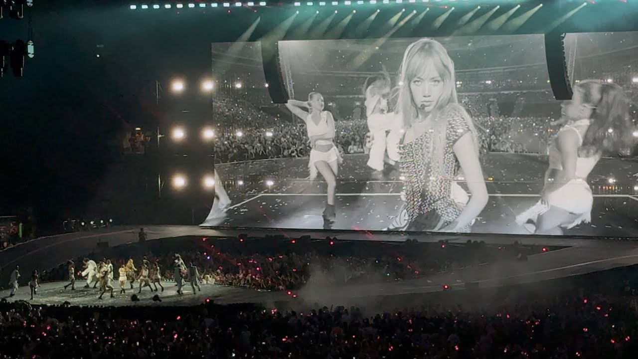 Lisa (BLACKPINK)的最新照片