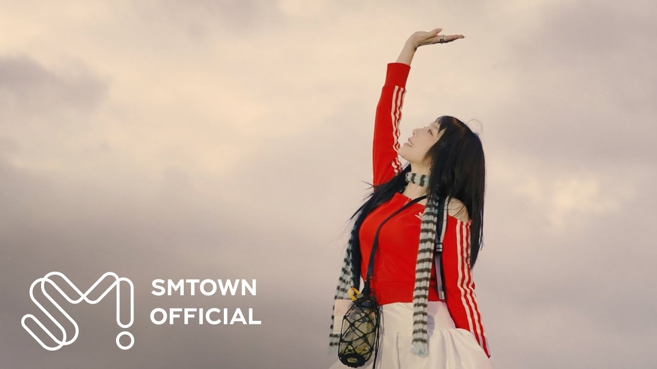 Behind-the-scenes cut of Taeyeon (Girls' Generation)