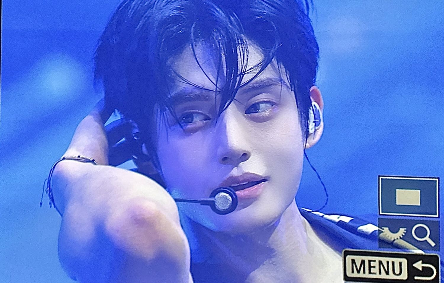 A moment captured by Kim Jiwoong (ZEROBASEONE)'s fan
