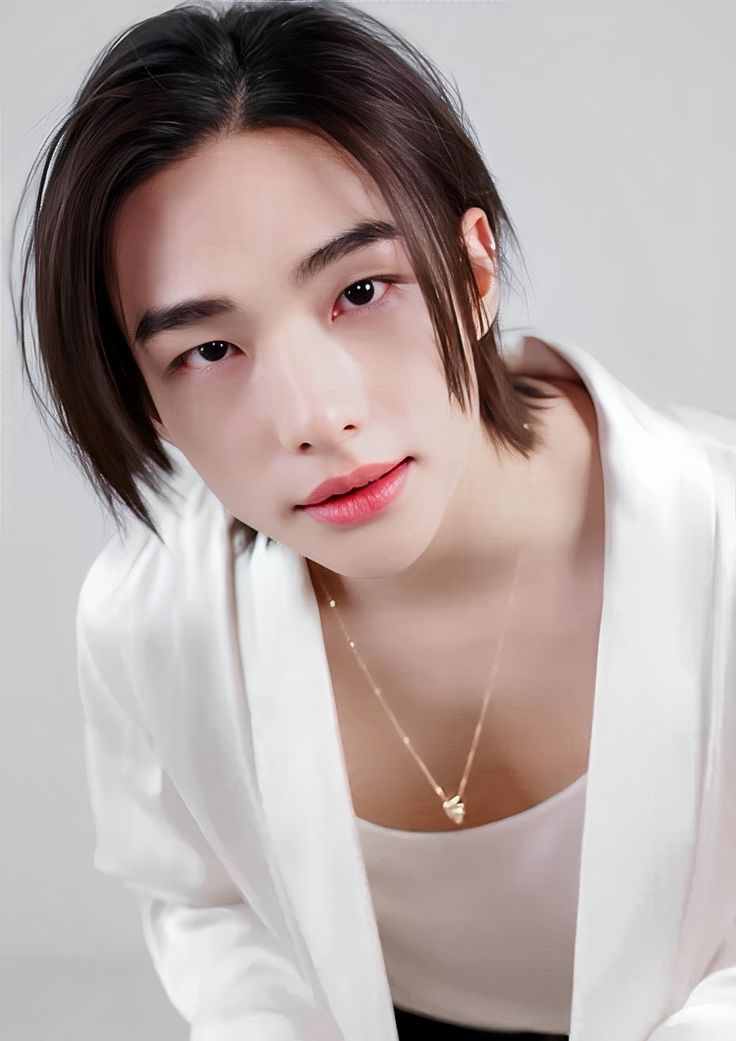 Behind-the-scenes cut of Hyunjin (Stray Kids)
