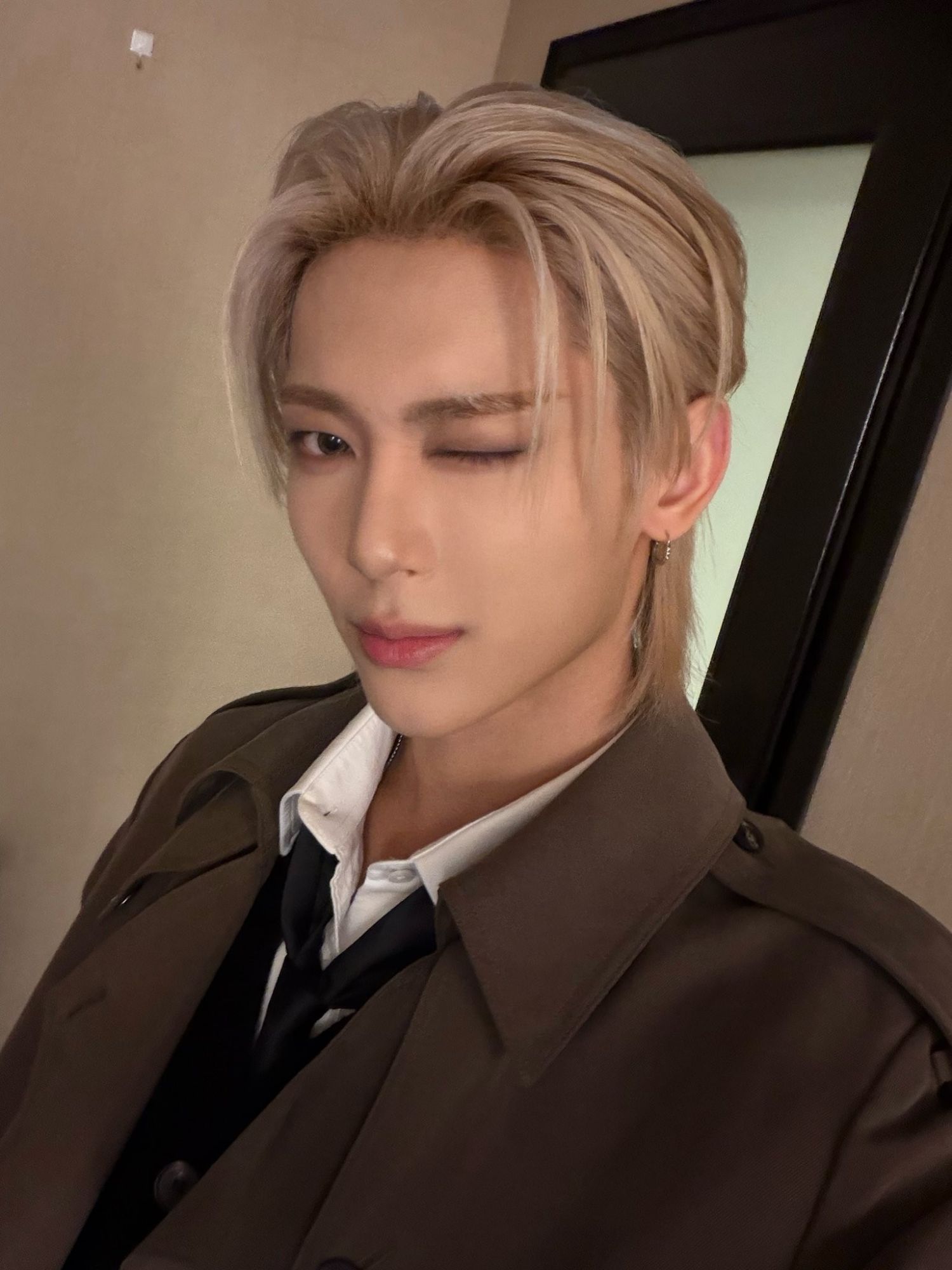 Behind-the-scenes cut of Siyun (NOWZ)