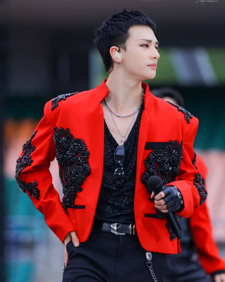 Latest photo of Hyunjin (Stray Kids)
