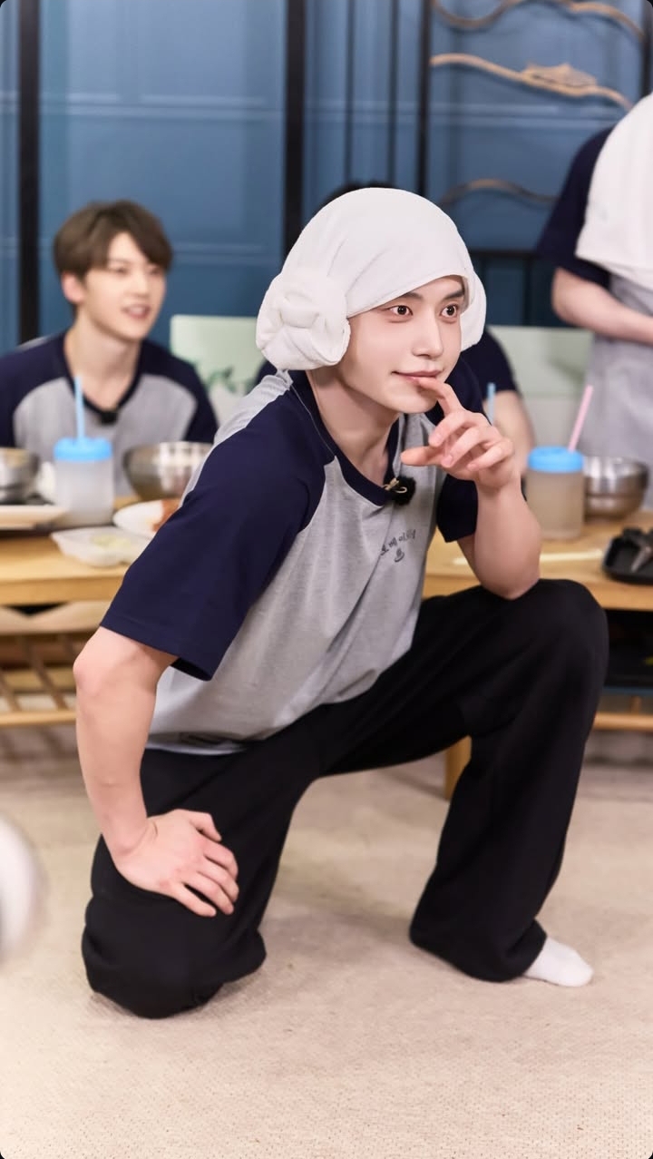 Recent activity shot of Kim Jiwoong (ZEROBASEONE)
