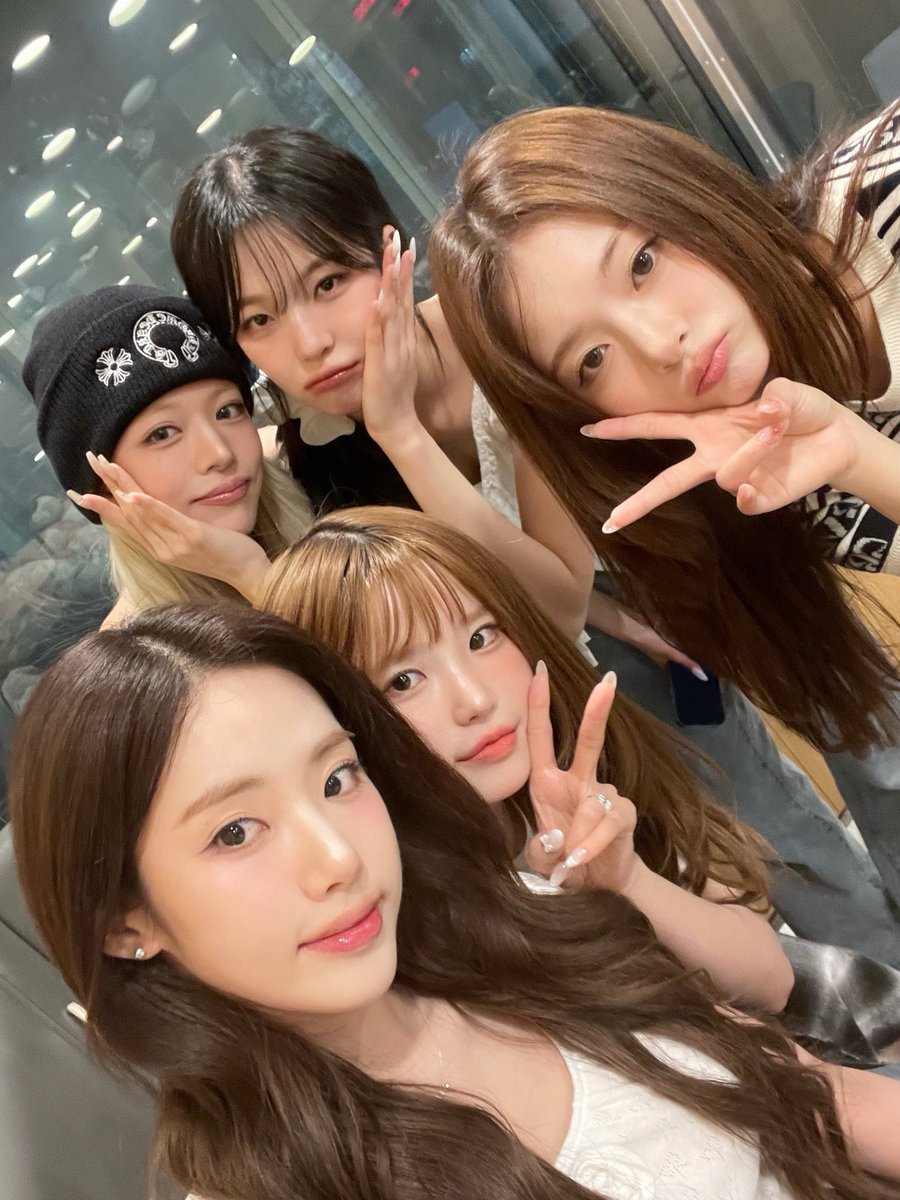 Behind-the-scenes cut of fromis (9)