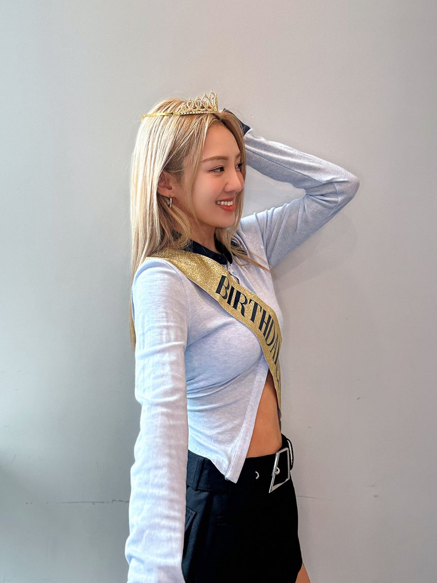 Behind-the-scenes cut of Girls' Generation