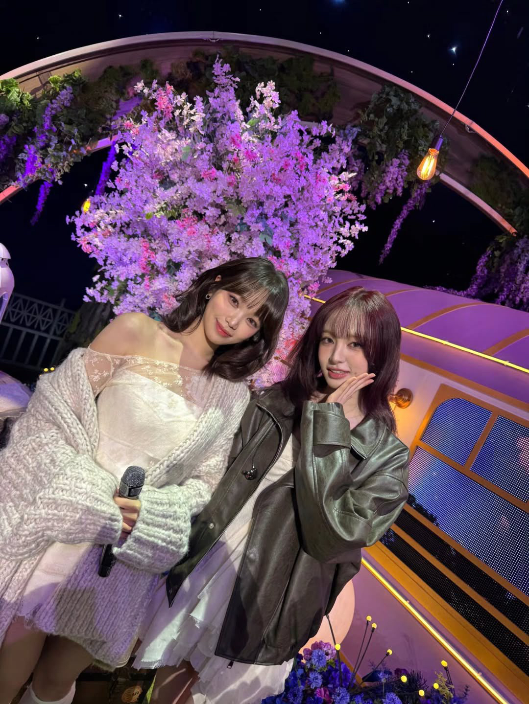 A moment captured by Kim Chaewon (LE SSERAFIM)'s fan