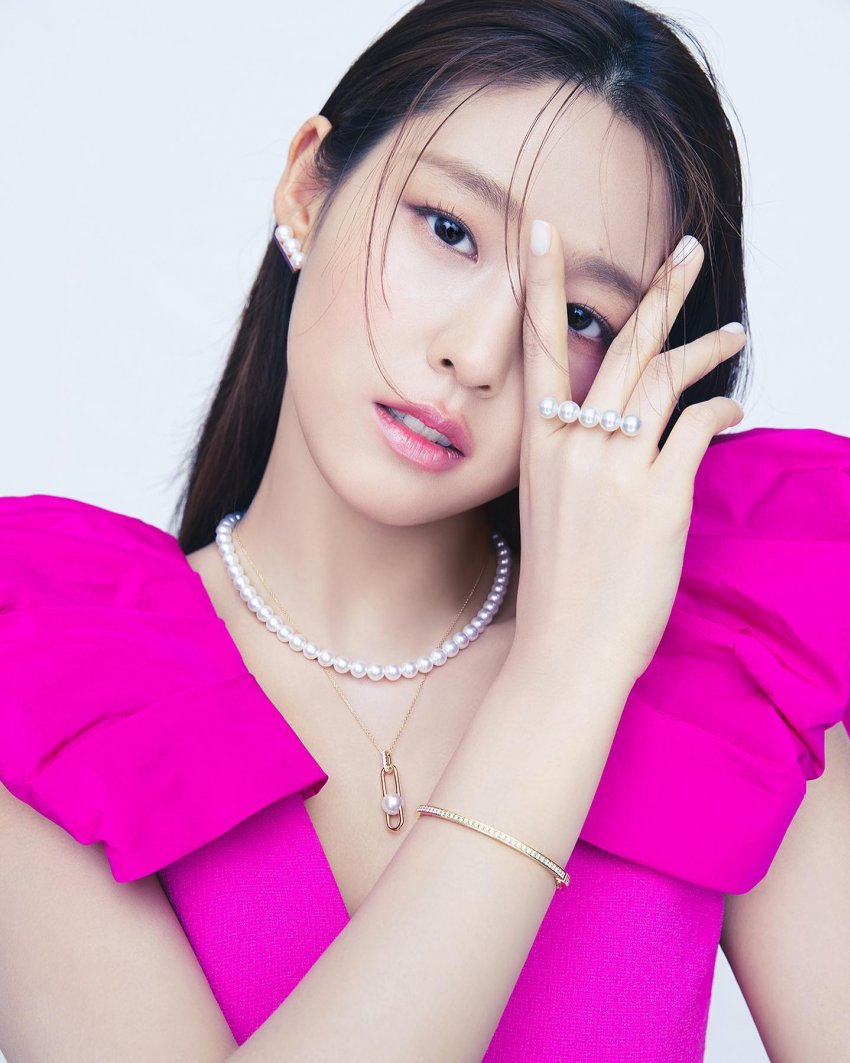 Behind-the-scenes cut of Seolhyun (AOA)
