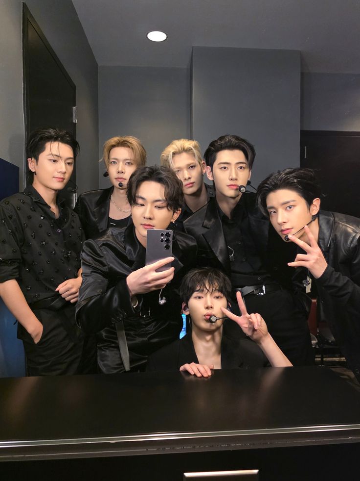 Foto aktivitas terbaru ENHYPEN