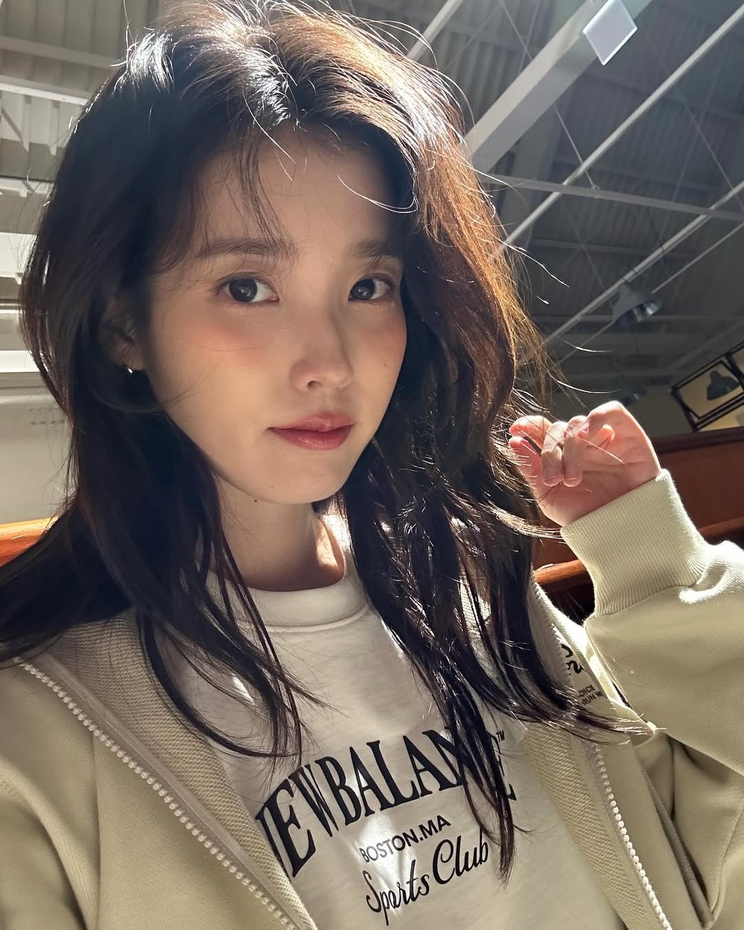 Behind-the-scenes cut of IU