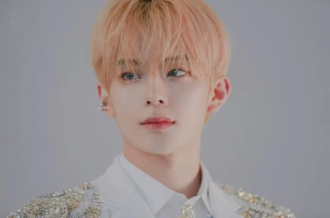 Recent activity shot of Kangmin (VERIVERY)