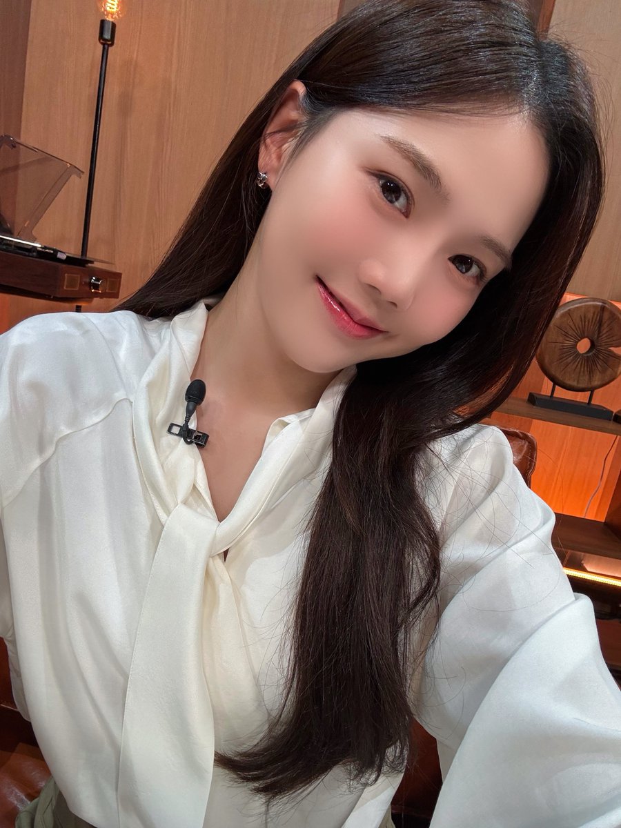 A moment captured by OH MY GIRL's fan