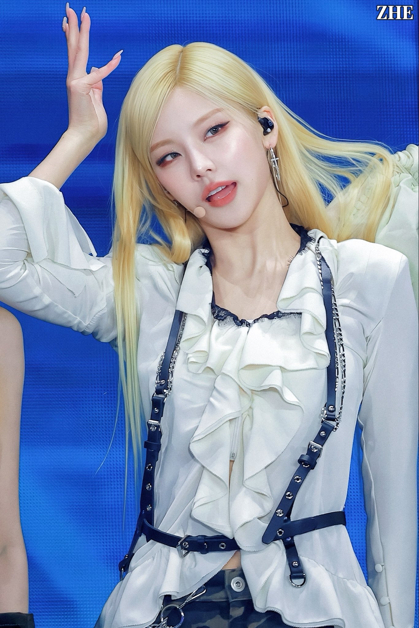 Recent activity shot of Yeji (ITZY)