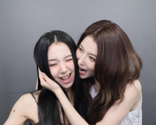 Foto terbaru Chaeyoung (TWICE)