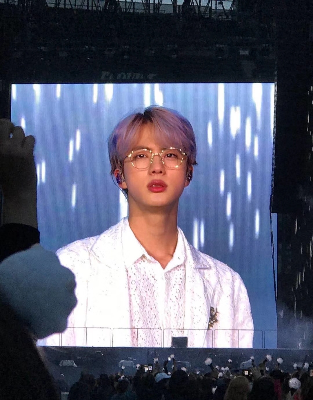 Momen yang diabadikan oleh penggemar Jin (BTS)