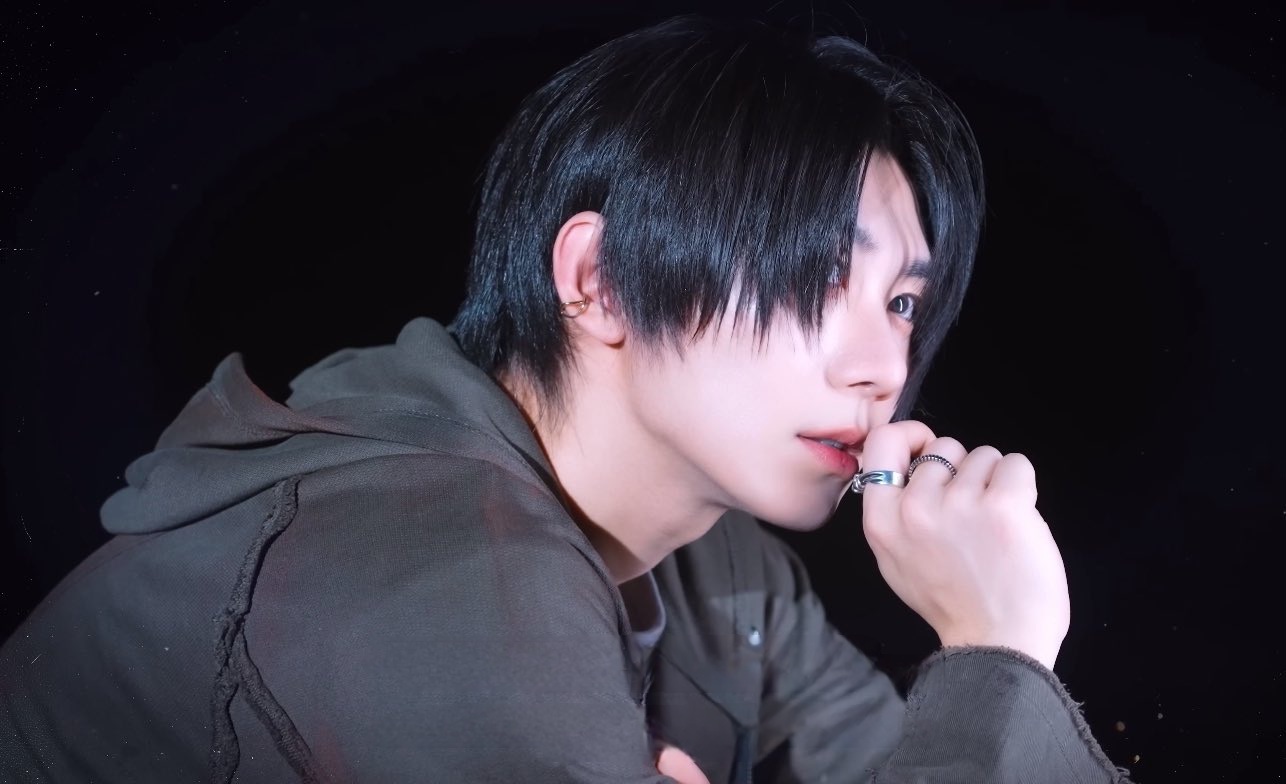 A moment captured by Park Han (AHOF)'s fan