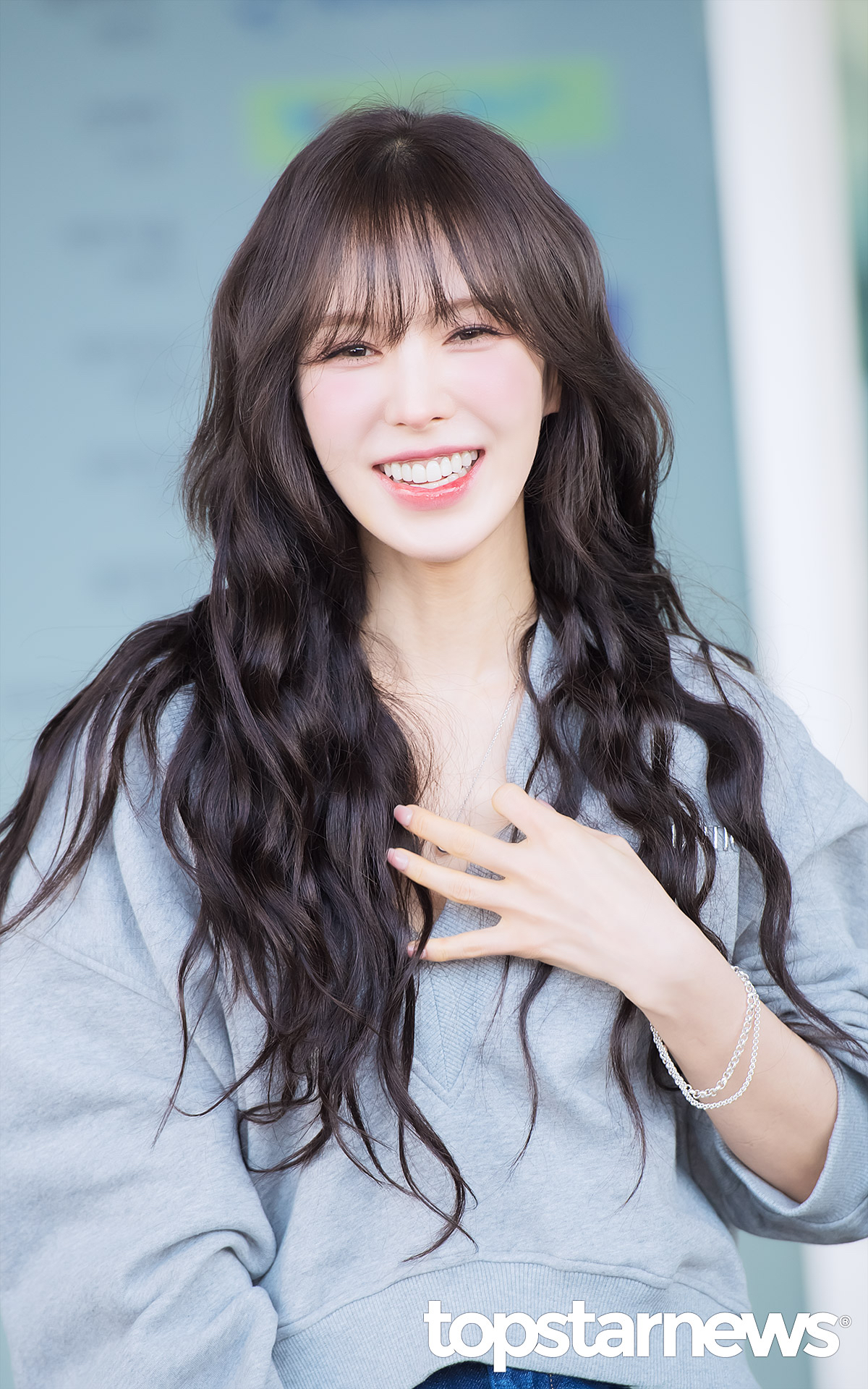 Behind-the-scenes cut of Red Velvet