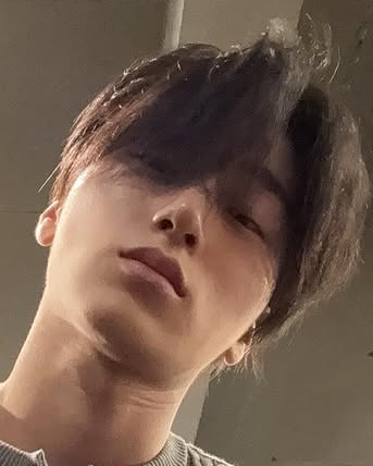 崔傘 (ATEEZ)的最新活動照片