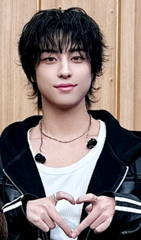 Behind-the-scenes cut of Taki (&TEAM)