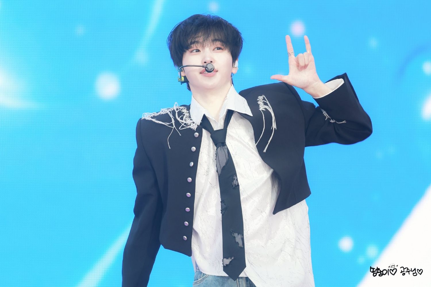 Recent activity shot of Hyeongjun (CRAVITY)