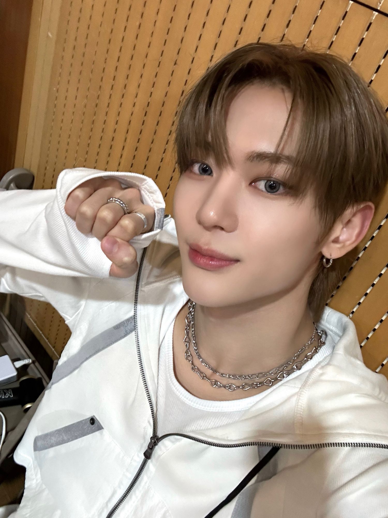 Behind-the-scenes cut of Siyun (NOWZ)