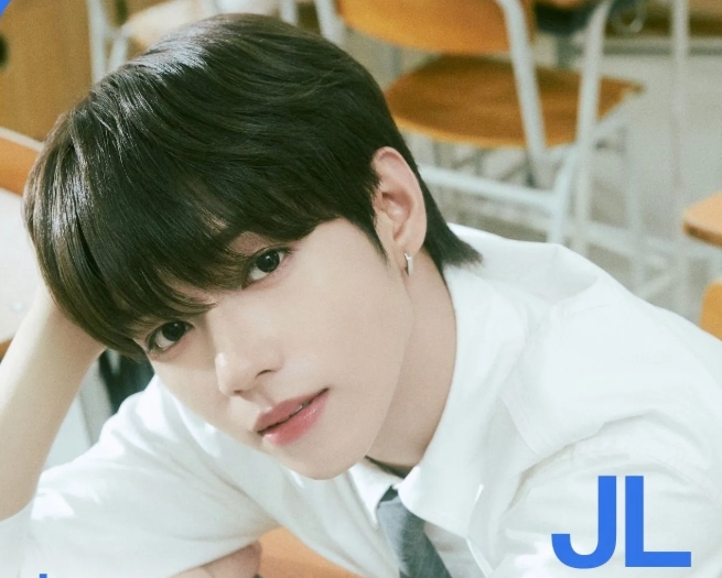 A moment captured by JL (AHOF)'s fan