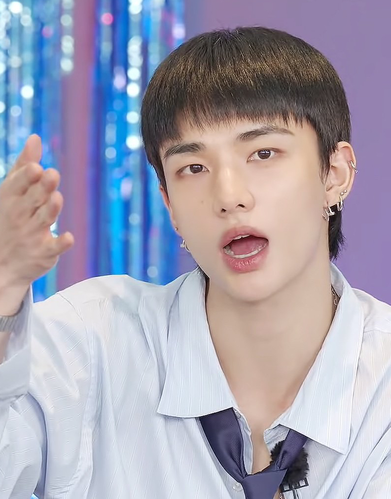 Foto terbaru Hyunjin (Stray Kids)