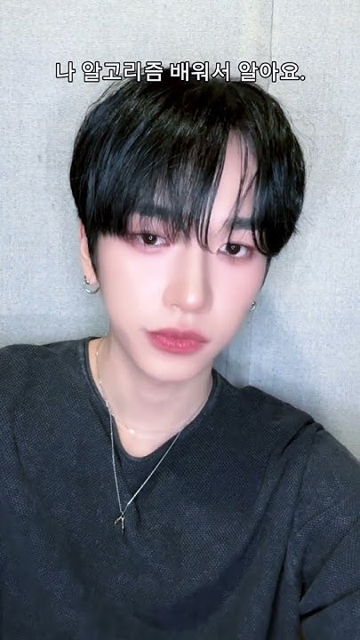 Behind-the-scenes cut of Hanjun (n.SSign)