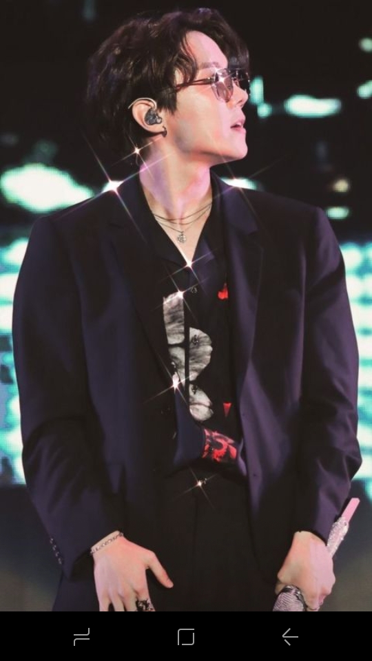 제이홉 (방탄소년단)의 최신 사진