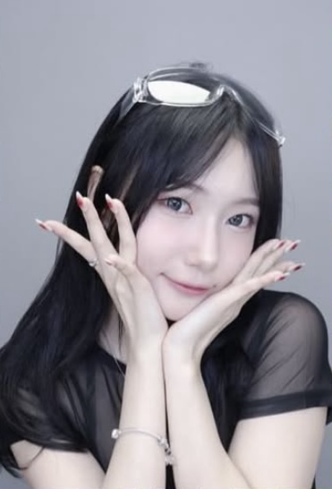 Behind-the-scenes cut of Seo Youngeun (Kep1er)