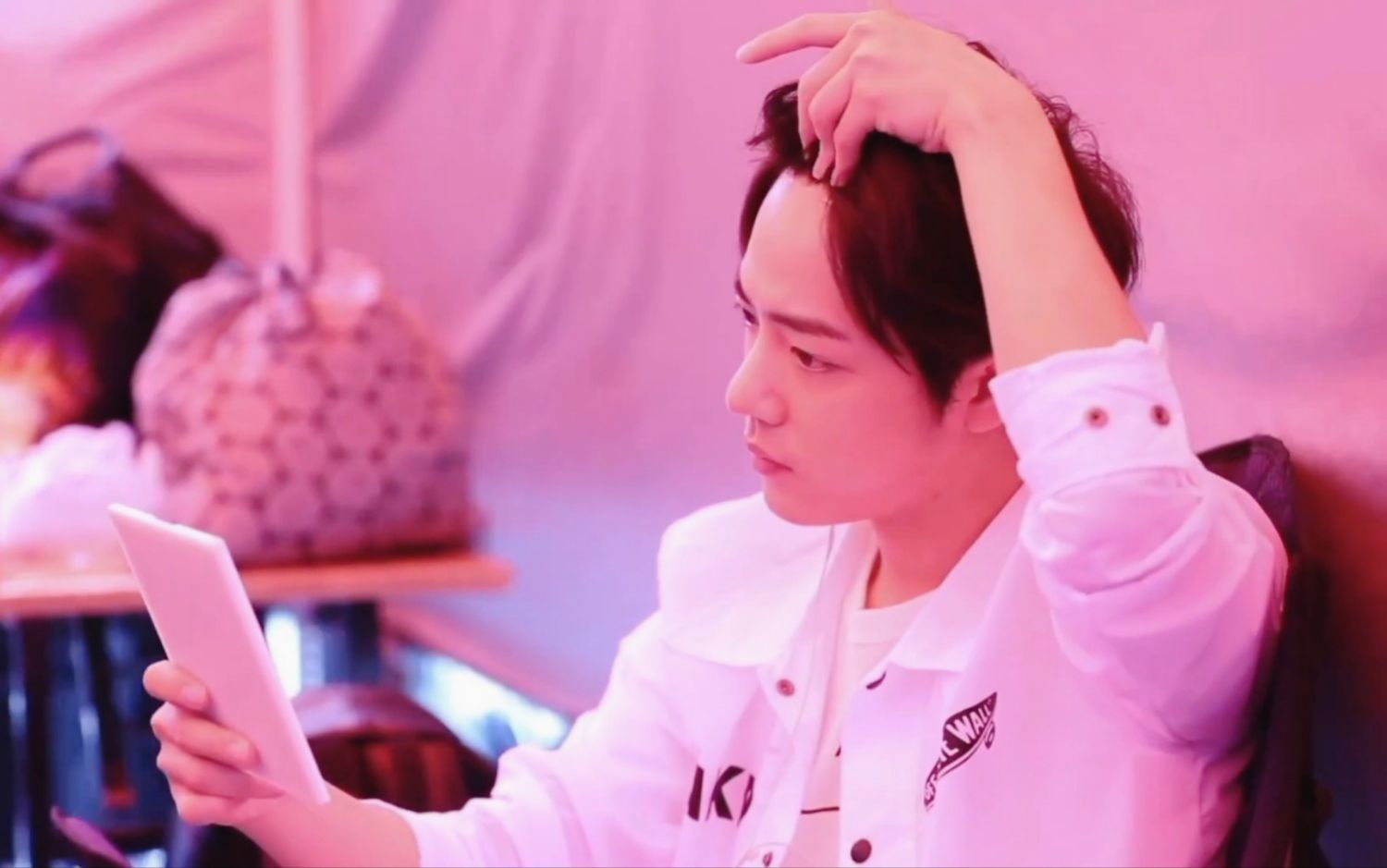 Behind-the-scenes cut of Xiao Zhan