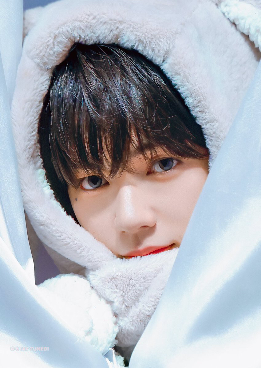 A moment captured by JL (AHOF)'s fan