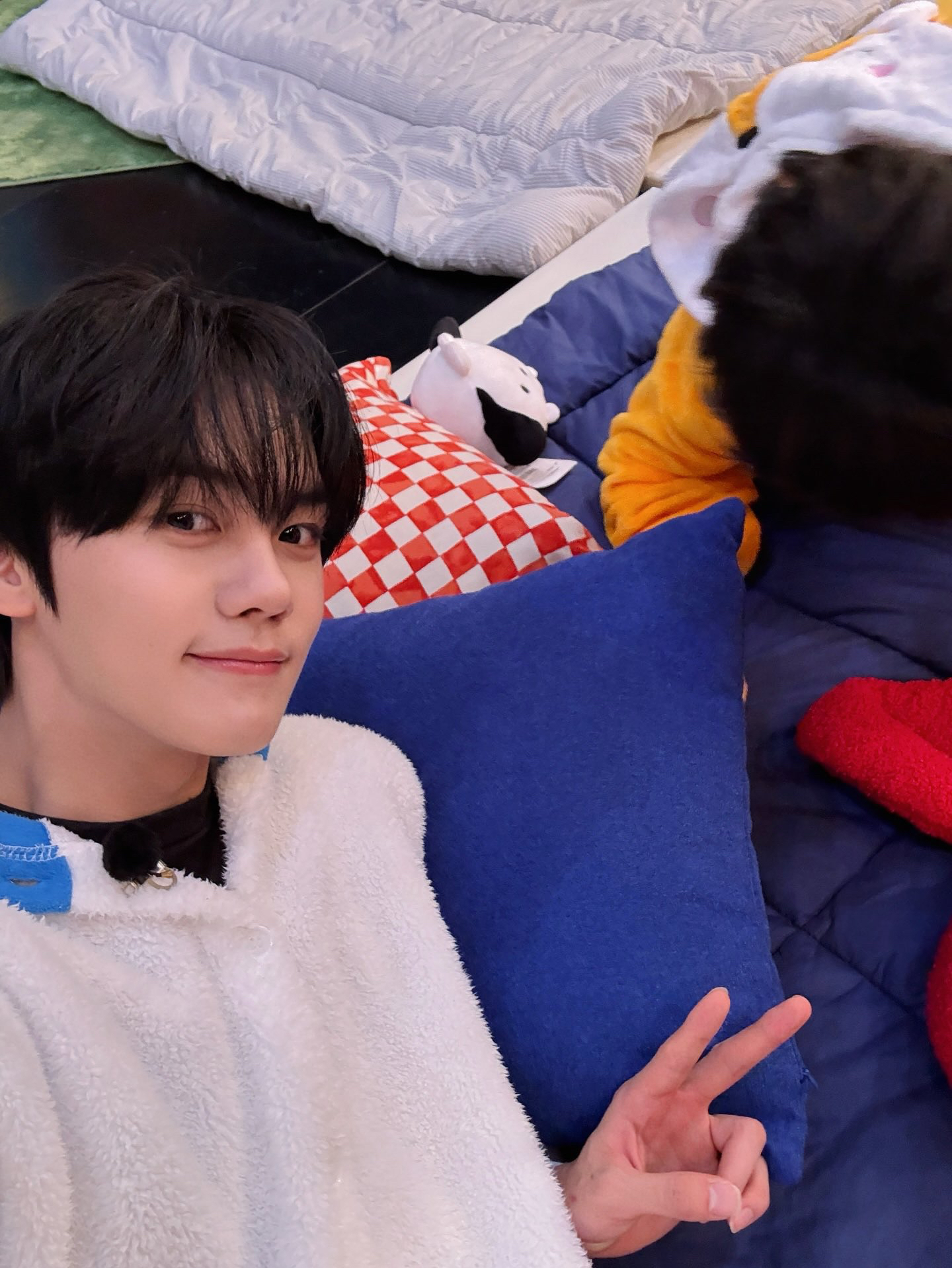 Latest photo of Kim Gyuvin (ZEROBASEONE)