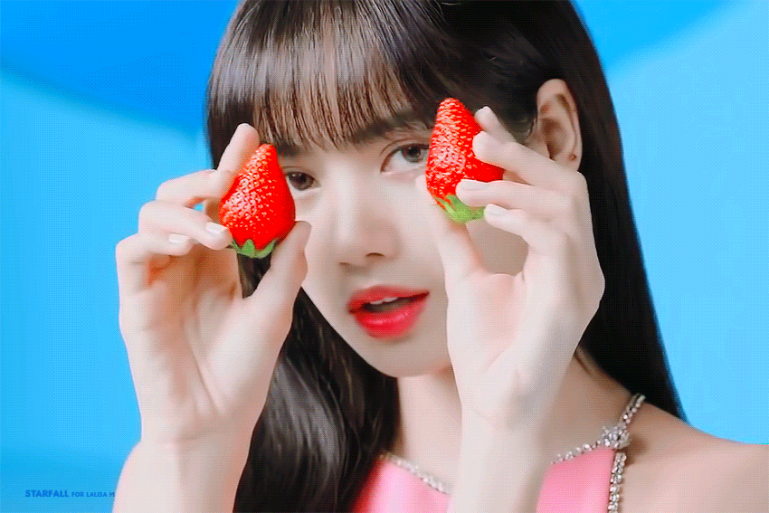 Momen yang diabadikan oleh penggemar Lisa (BLACKPINK)