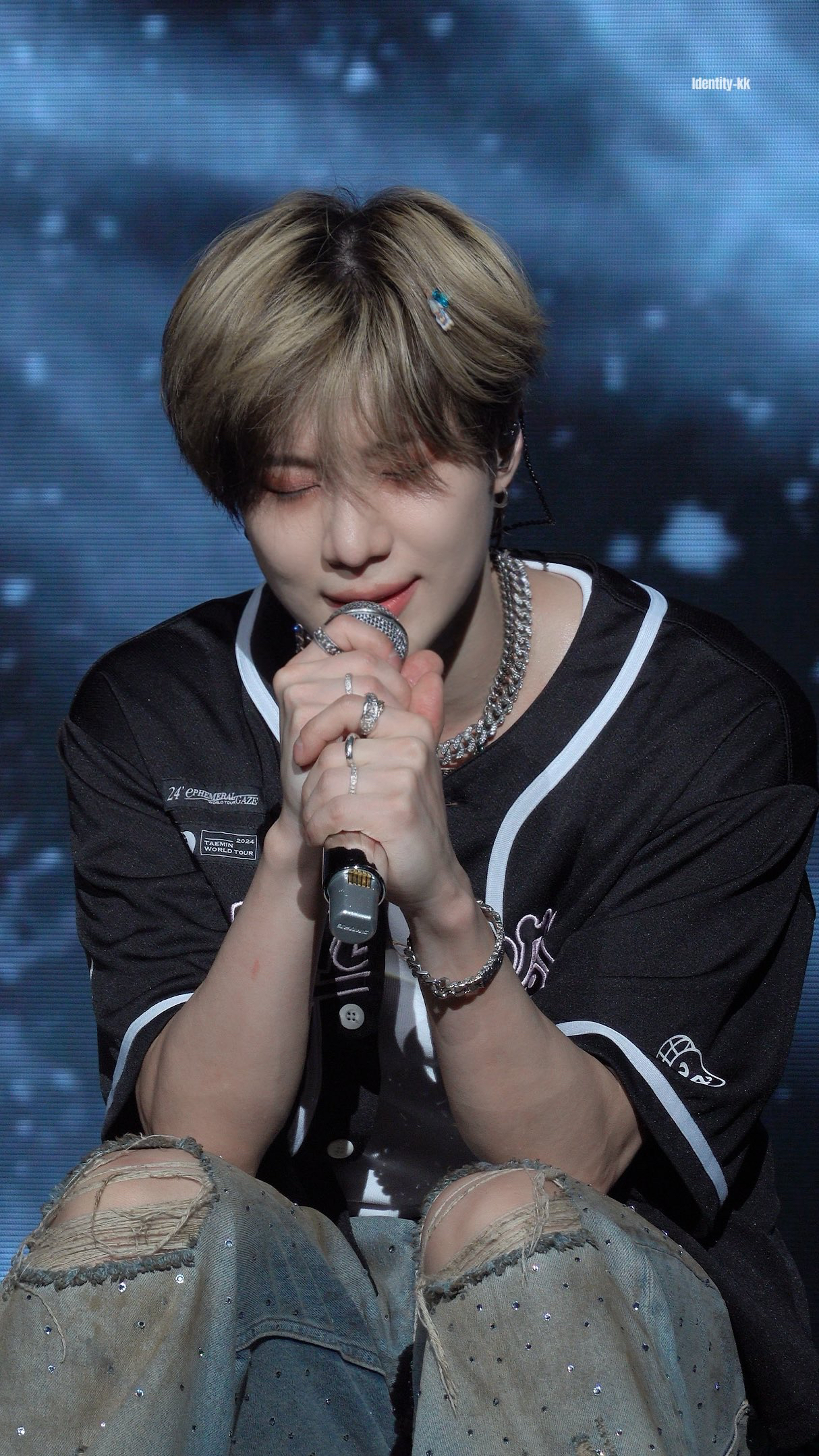 A heartfelt wallpaper shared by Taemin (SHINee)'s fans