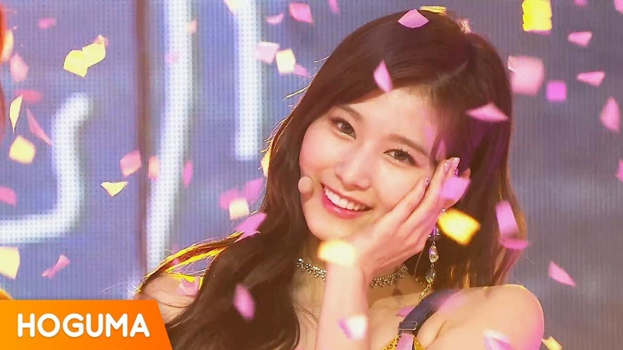 Momen yang diabadikan oleh penggemar Sana (TWICE)