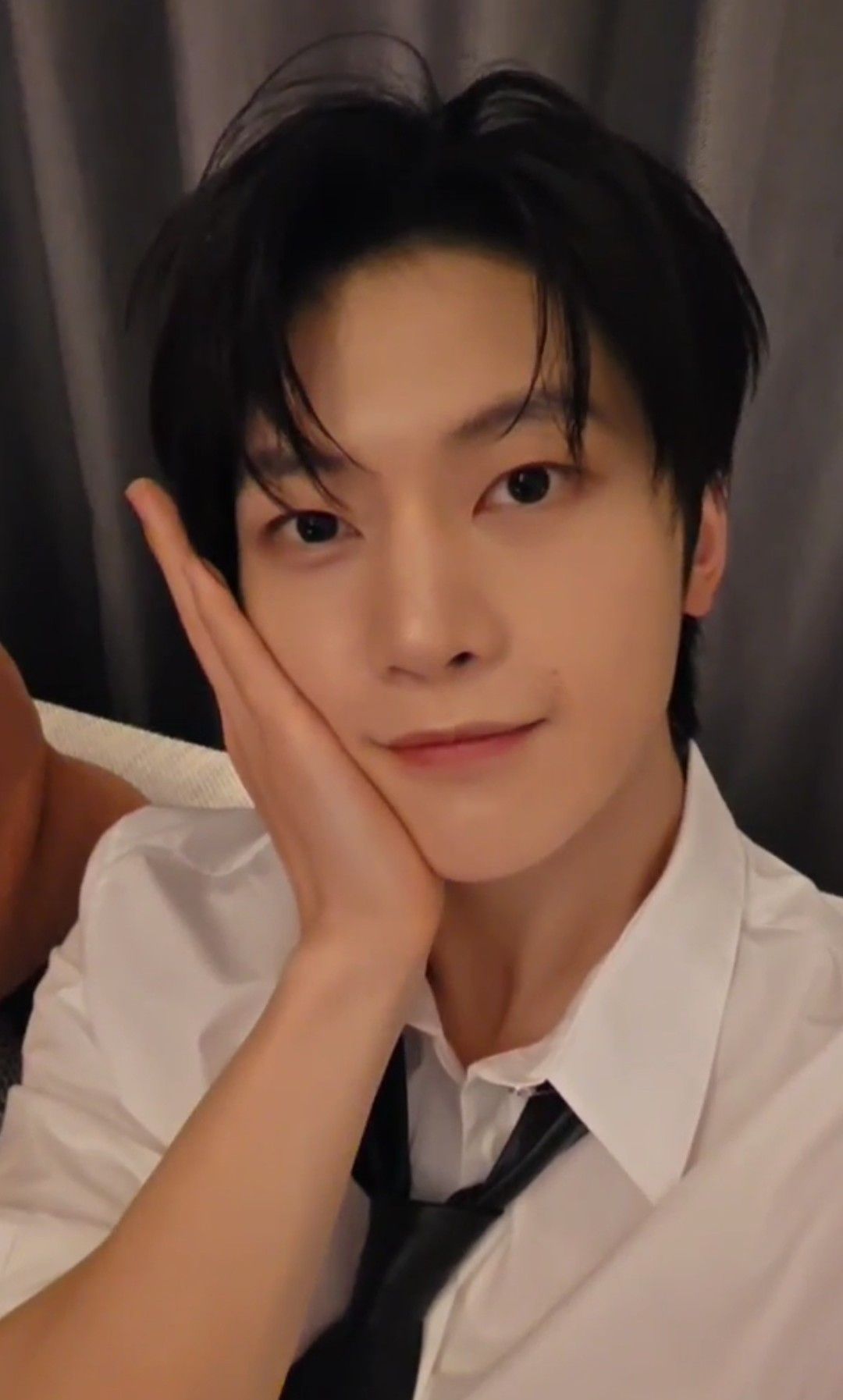 A heartfelt wallpaper shared by Seok Matthew (ZEROBASEONE)'s fans