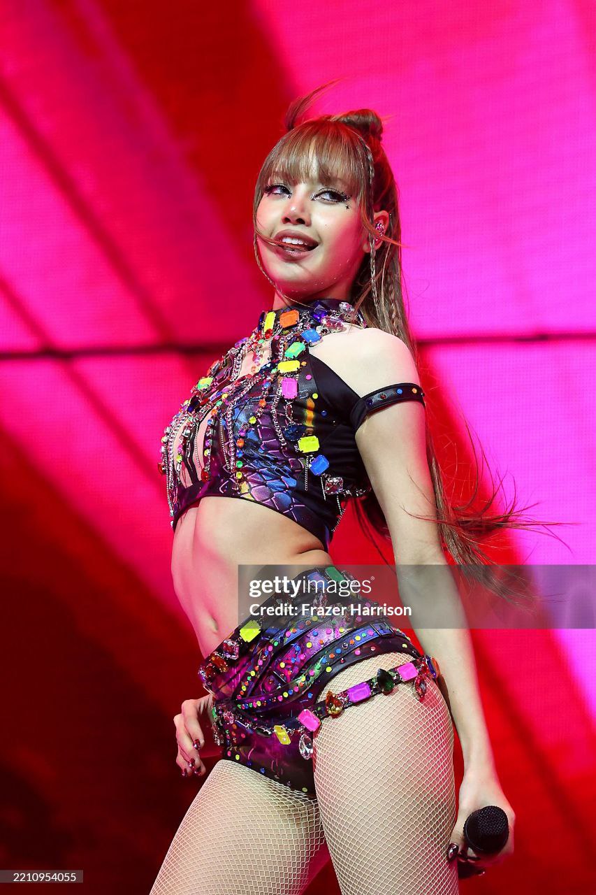 Behind-the-scenes cut of Lisa (BLACKPINK)