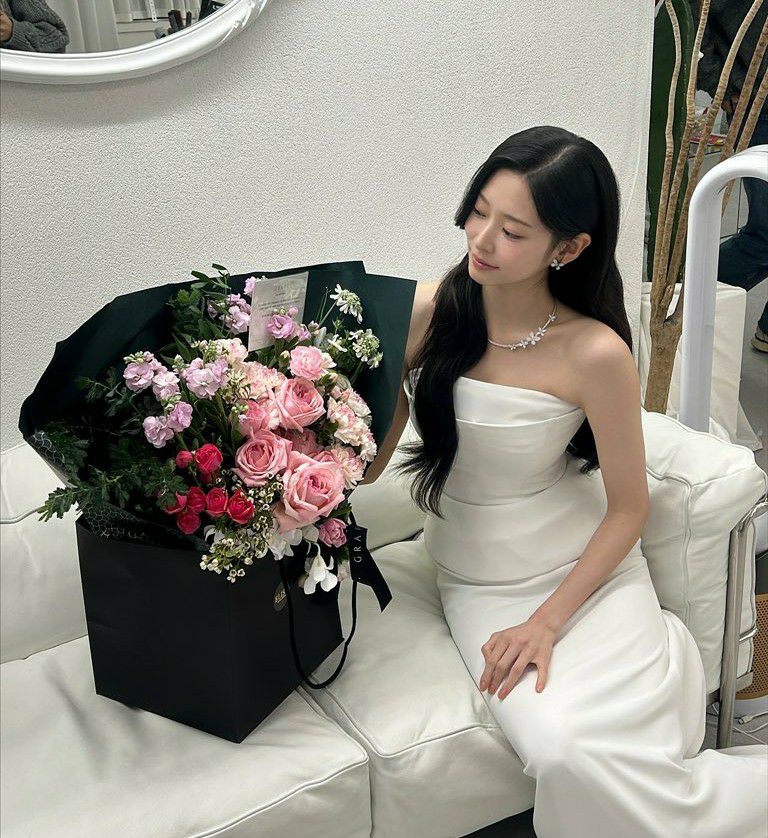 A moment captured by Kim Minju's fan