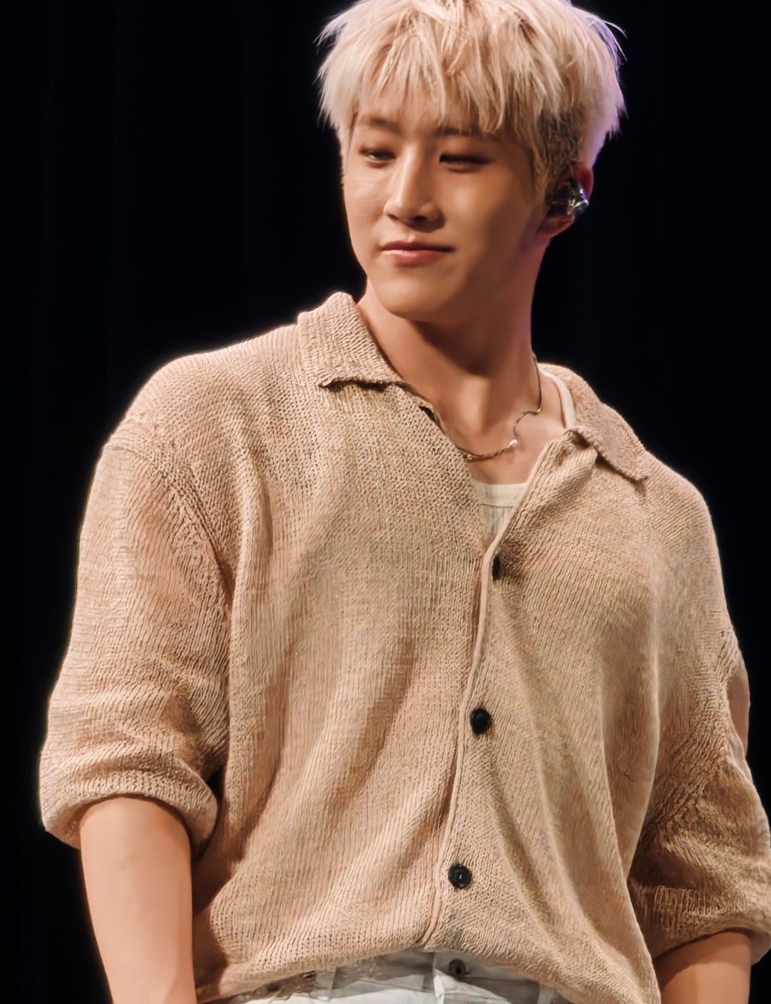 A moment captured by Jinjin (ASTRO)'s fan