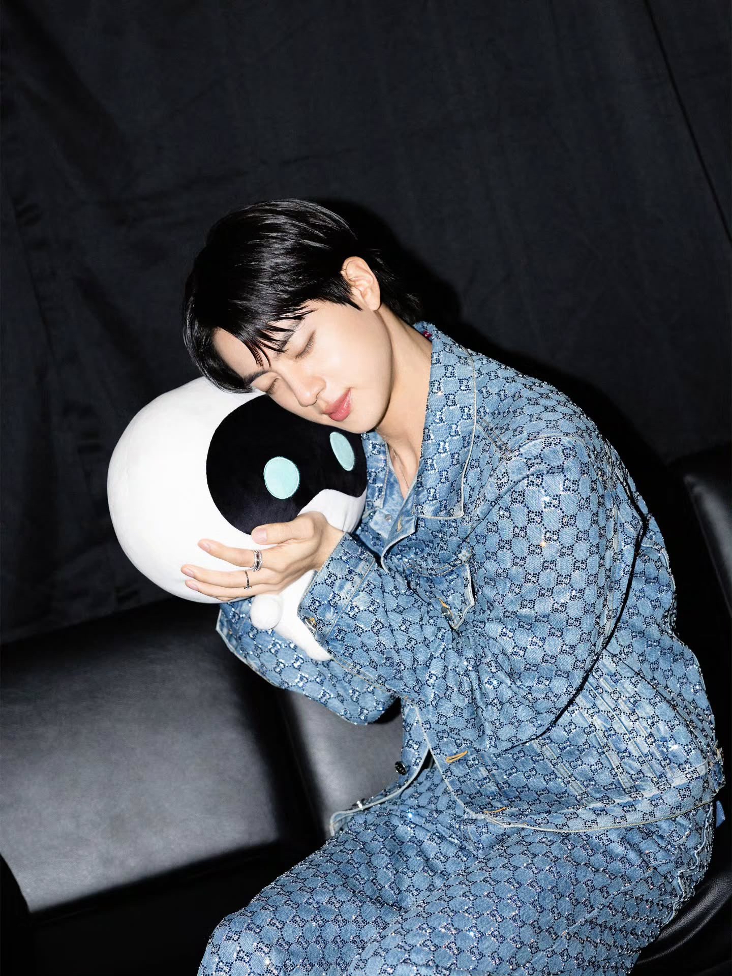 Behind-the-scenes cut of Jin (BTS)